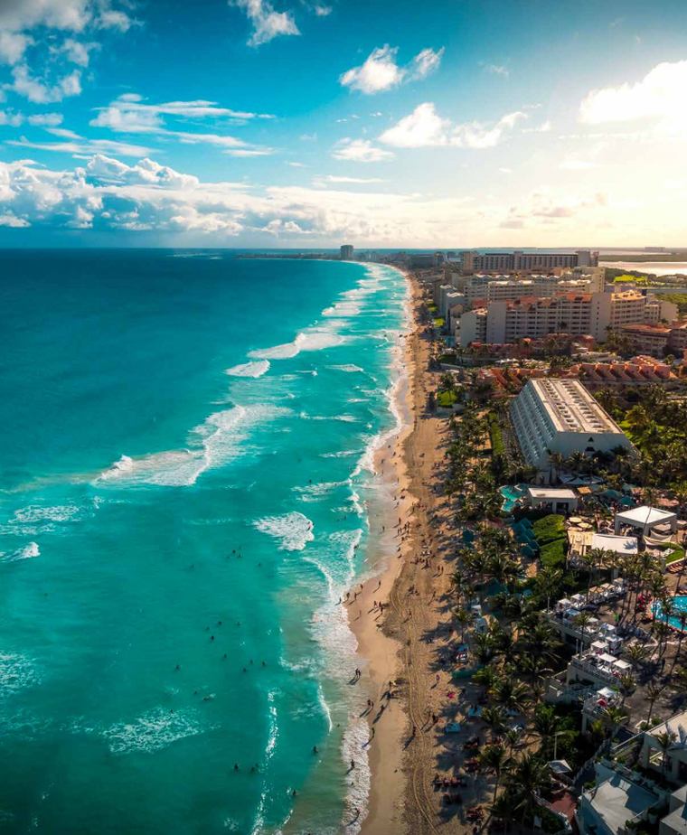 Vista aérea de la zona hotelera de Cancún